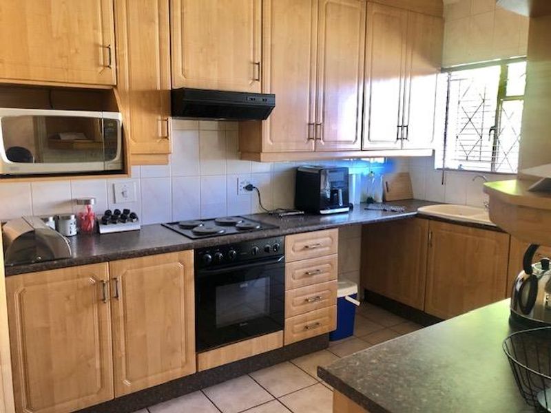 3-Bedroom Home for Sale in Verwoerdpark! - Photo 4