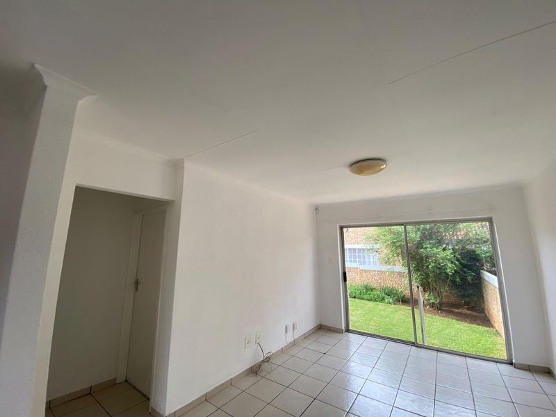 2 Bedroom Townhouse with  Wrap-Around Garden in Heuwelsig Estate! - Photo 5