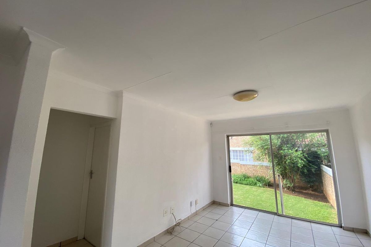 2 Bedroom Townhouse with  Wrap-Around Garden in Heuwelsig Estate! - Photo 5