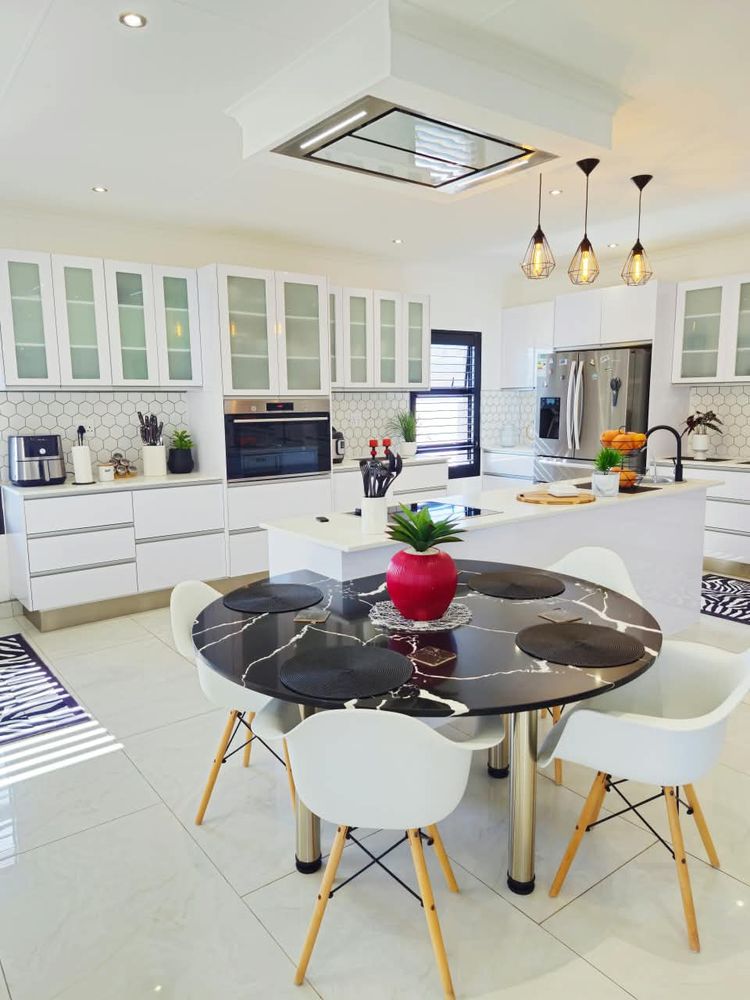 breakfast nock area by the open plan kitchen