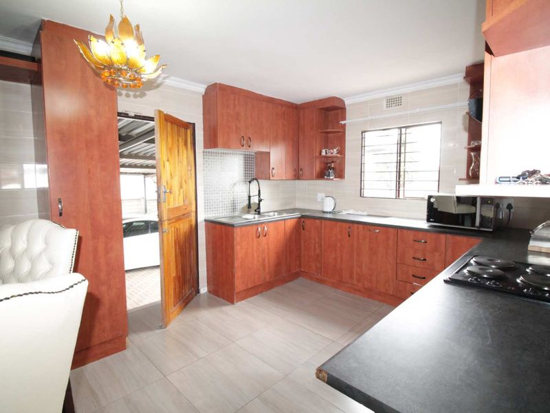 4 Bedroom house for sale in Cosmo City - Photo 8