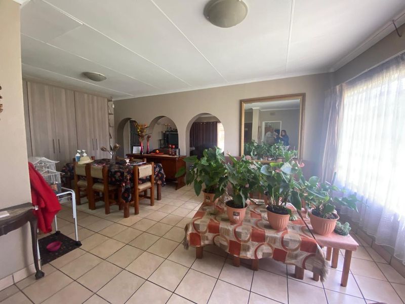 Pet Friendly Simplex for Sale - Photo 10