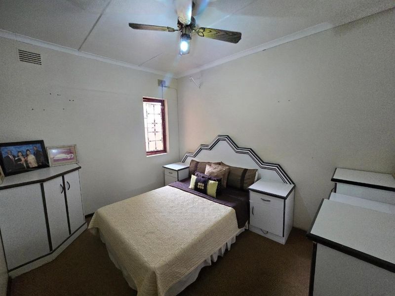 Spacious Four-Bedroom Family Home with potential Flatlet and Scenic Views - Photo 8