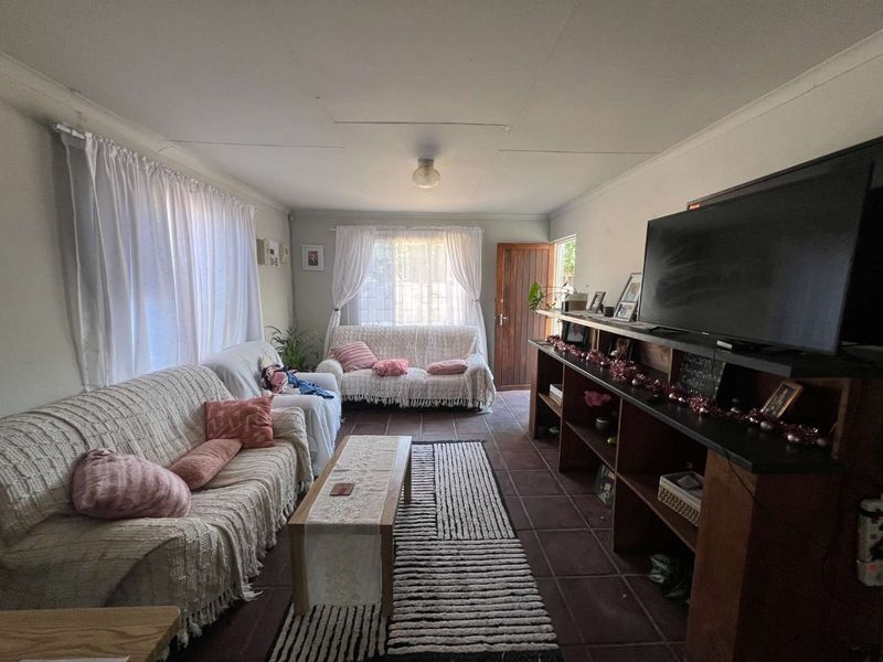 3 Bedroom House with Flat for Sale in Blydeville - Photo 2