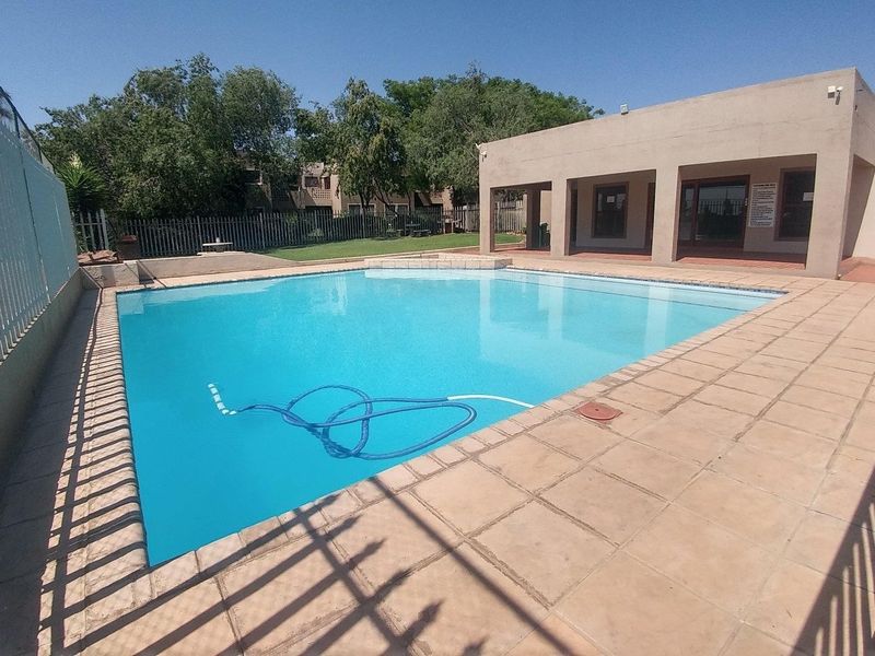 Townhouse For Sale in New Market Park, New Market, Alberton - Photo 2