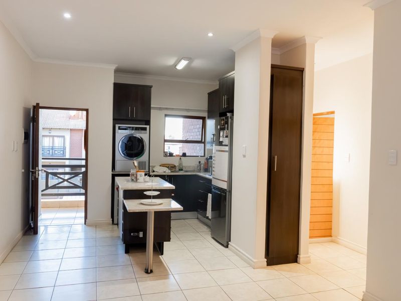 FOR SALE: 2-Bedroom Top Unit in Pretoriuspark - Photo 5