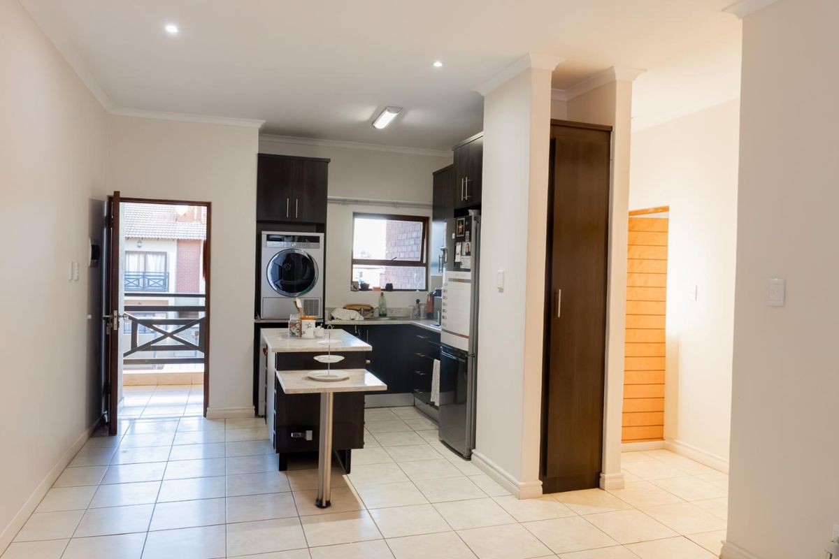 FOR SALE: 2-Bedroom Top Unit in Pretoriuspark - Photo 5