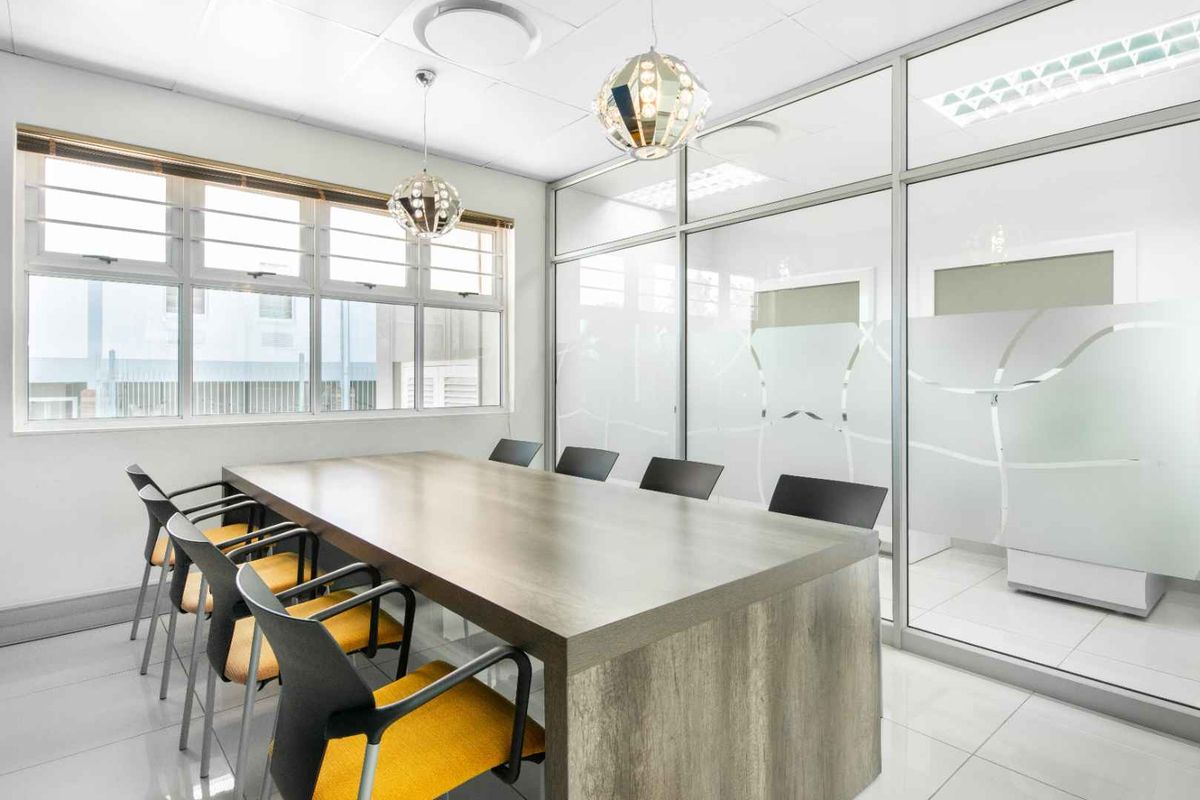 Flexible coworking memberships in Regus East London - Photo 4