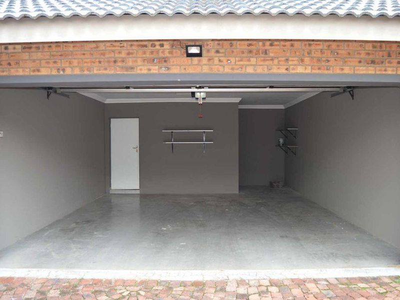 MODERN CLUSTER IN BRACKENHURST - Photo 4