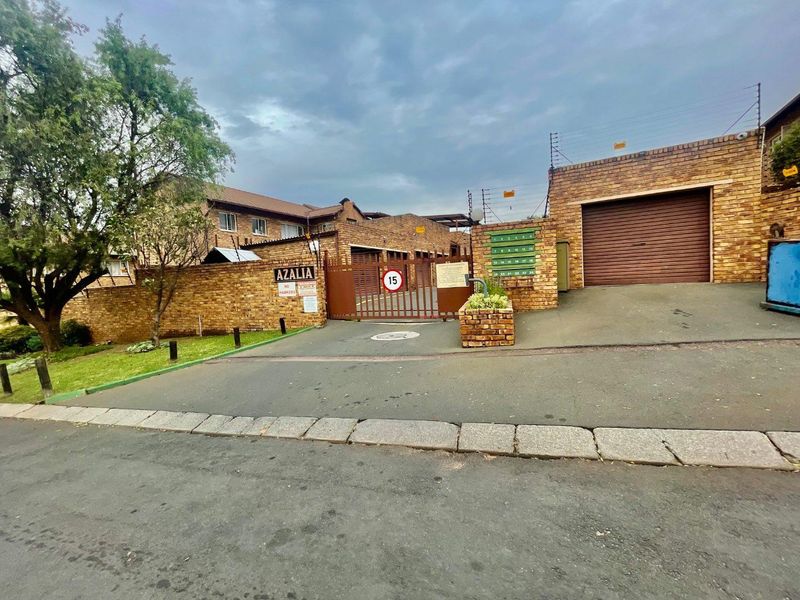 Ideal Location: Easy Access to Airport, Sandton & Pretoria - Photo 1