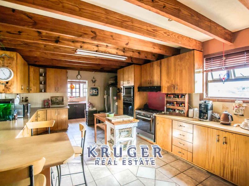 3-BEDROOM HOME WITH 2-BEDROOM FLAT - Photo 5