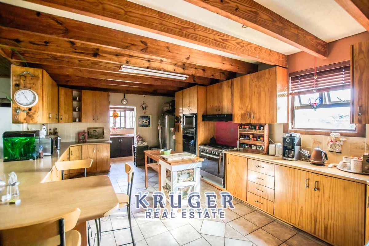 3-BEDROOM HOME WITH 2-BEDROOM FLAT - Photo 5