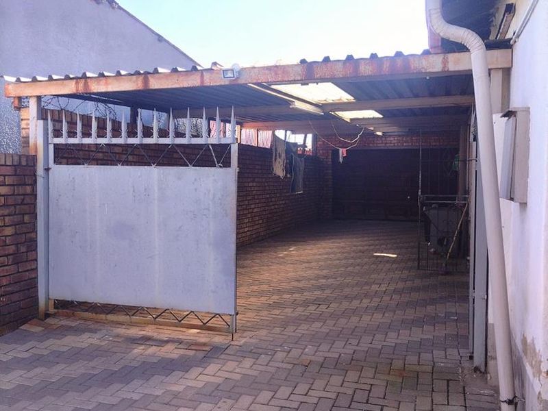 Spacious 3-Bedroom House for Rent in Palm ridge - Photo 6