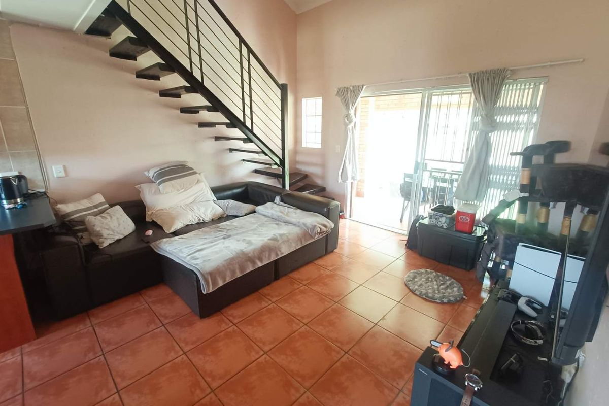 BEAUTIFUL TOWNHOUSE FOR SALE IN SECURE COMPLEX!!!! - Photo 5