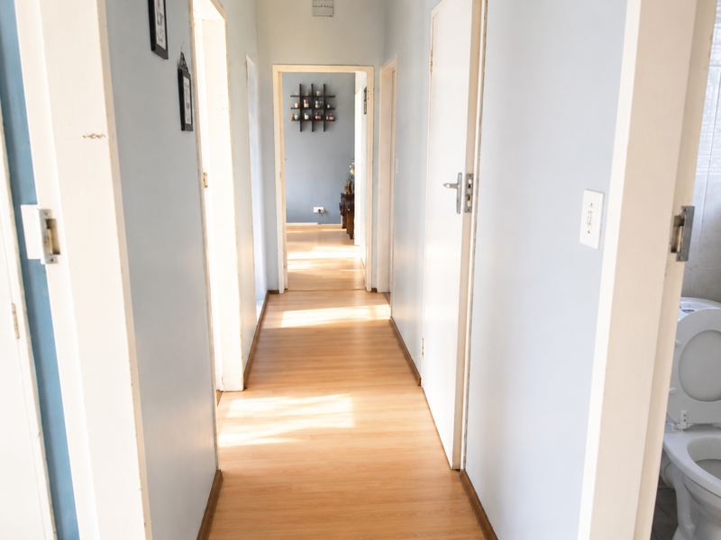 Spacious Family Home with Income-generating Cottages in Lombardy East - Photo 6