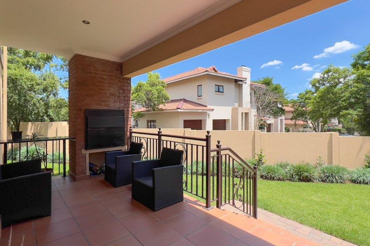 Gorgeous Townhouse in Midstream Estate - Photo 4