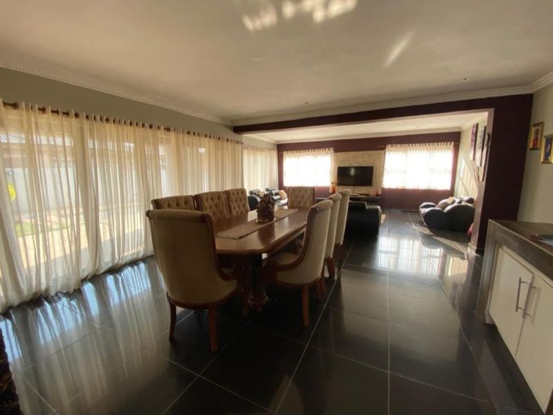 6 Bedroom house for sale in Theresapark ThornBrook Golf Estate - Photo 9