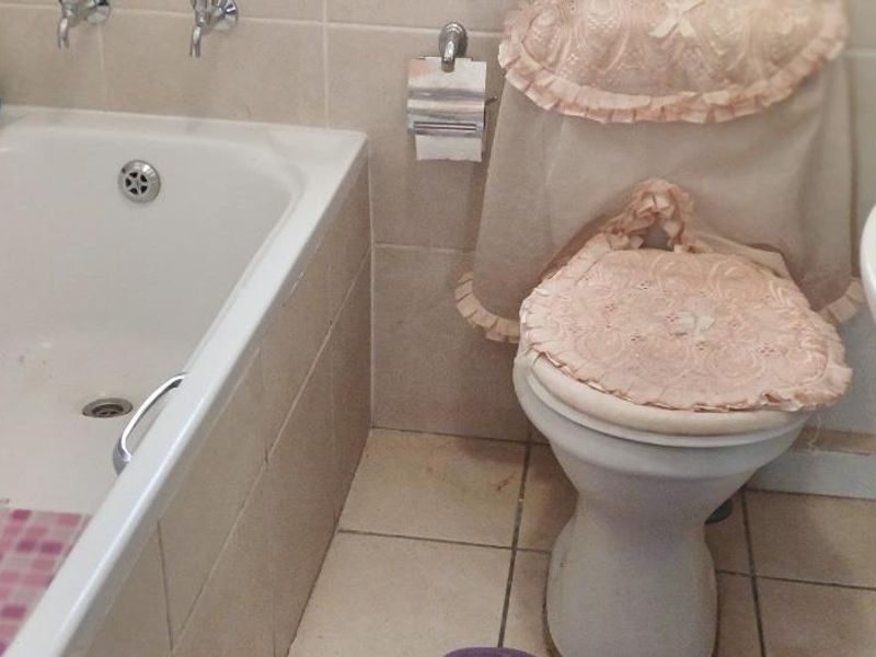 SECURED TOWNHOUSE - Photo 9