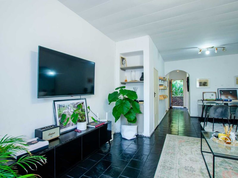 Investment Opportunity / Ideal First Home in Windsor East! - Photo 5