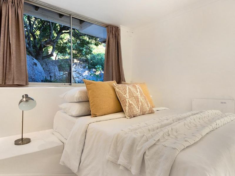 4 bedroom Bungalow For Sale in Glen Beach, Camps Bay - Photo 3