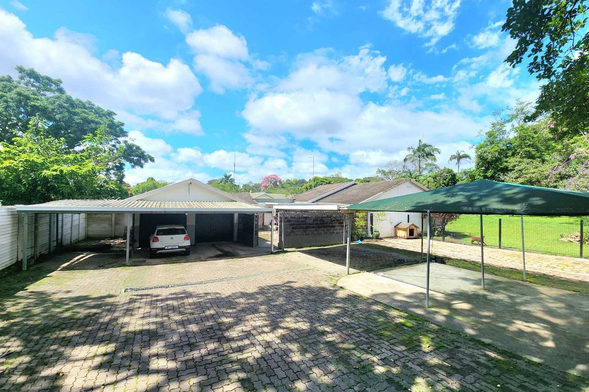 BEAUTIFUL FAMILY HOME WITH COTTAGE – PADFIELD PARK - Photo 3