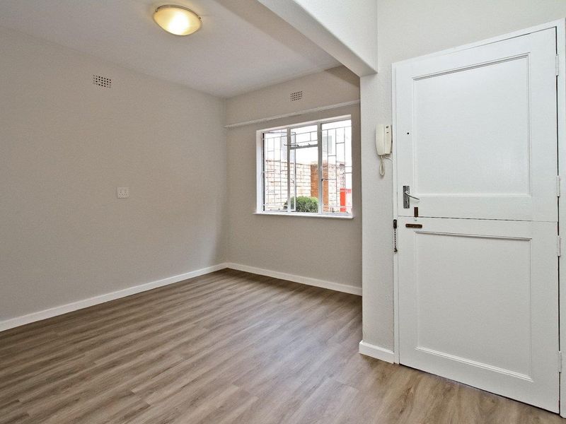 Garden Duplex Centrally Located! - Photo 7