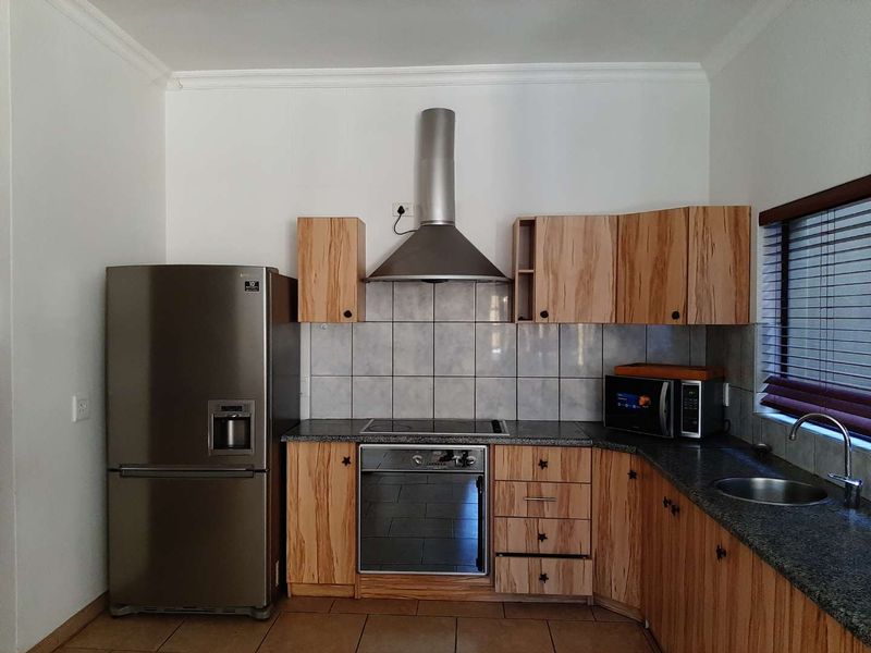 4BEDROOM HOUSE ( BOTH EN-SUITE). - Photo 2