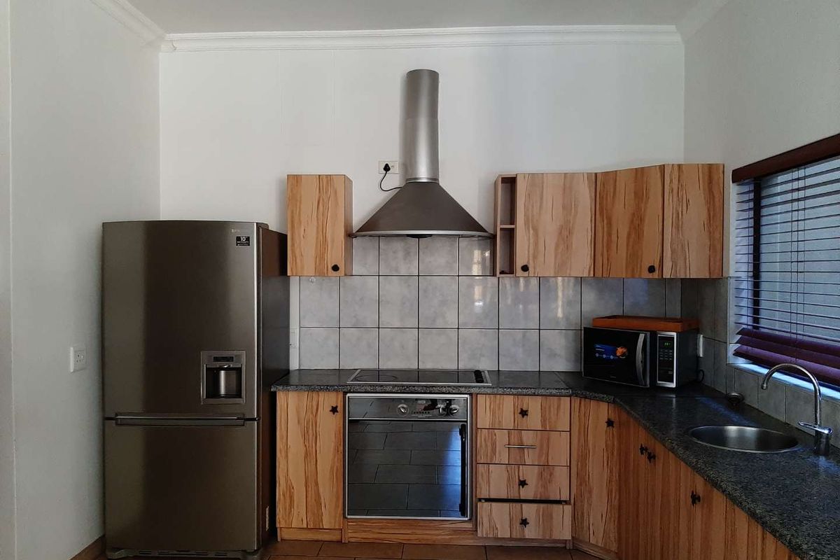 4BEDROOM HOUSE ( BOTH EN-SUITE). - Photo 2