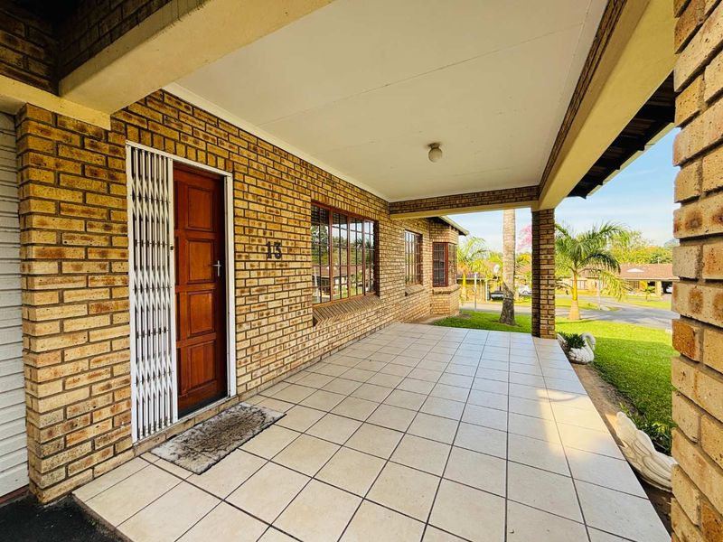 3 Bedroom House for Sale in Chasedene Estate, Pietermaritzburg - Photo 2