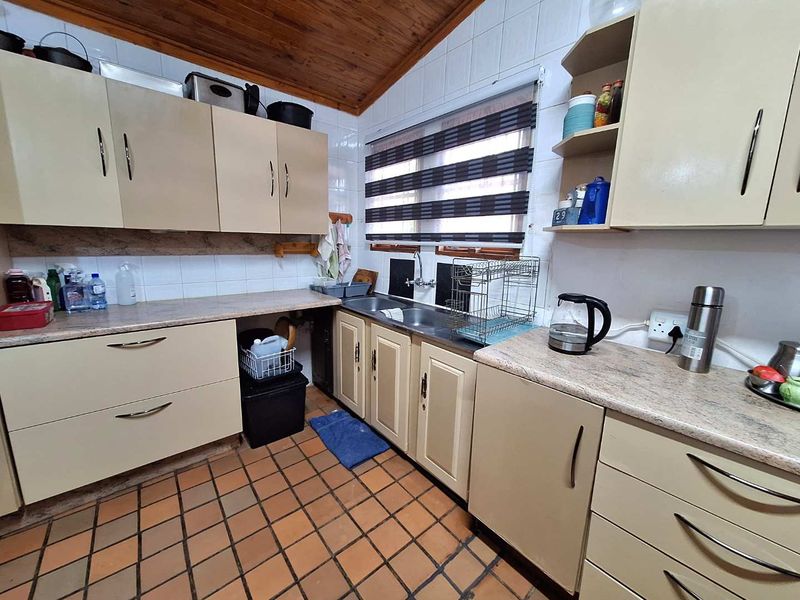 Bushveld Bliss - Spacious 3-Bed House with Modern Comfort - Photo 8