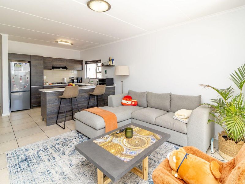 Pristine Two Bedroom Apartment! - Photo 7