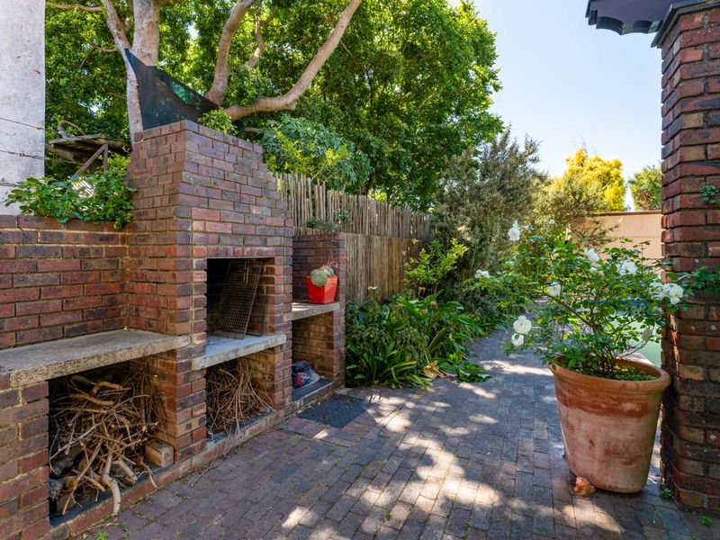 Character, Charm & Endless Potential in Prime Rondebosch - Photo 3