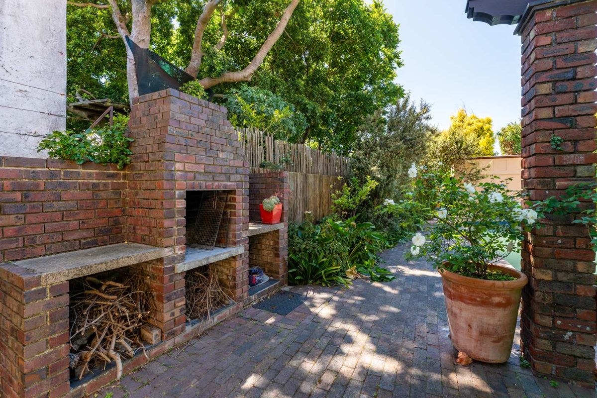 Character, Charm & Endless Potential in Prime Rondebosch - Photo 3