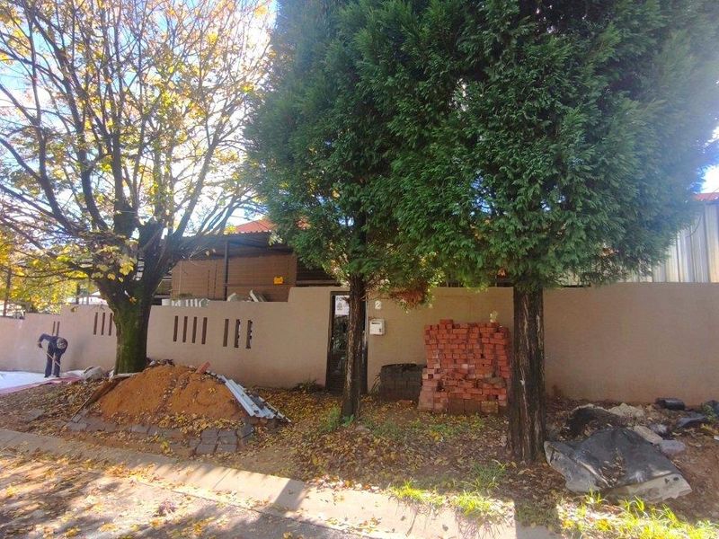 BUSINESS USE PROPERTY FOR SALE IN ORMONDE, JOHANNESBURG SOUTH - Photo 2