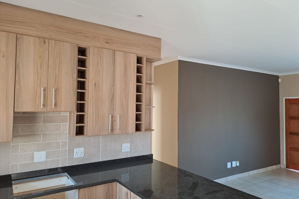 MODERN TOWNHOUSE IN RIVERSDALE, MEYERTON,MIDVAAL - Photo 3