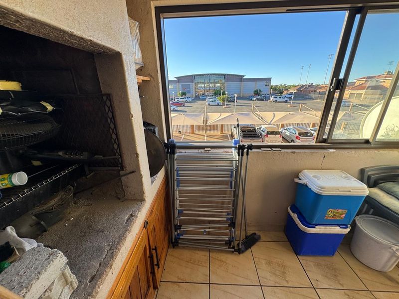 Contemporary Two-Bedroom Apartment in Prime Location - Photo 9