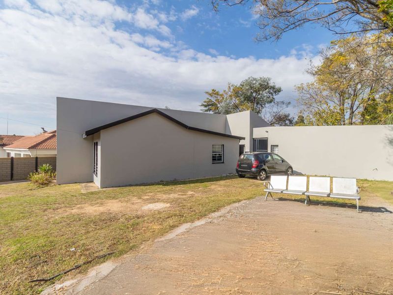 6 Bedroom House for Sale in Bloubosrand - Photo 4