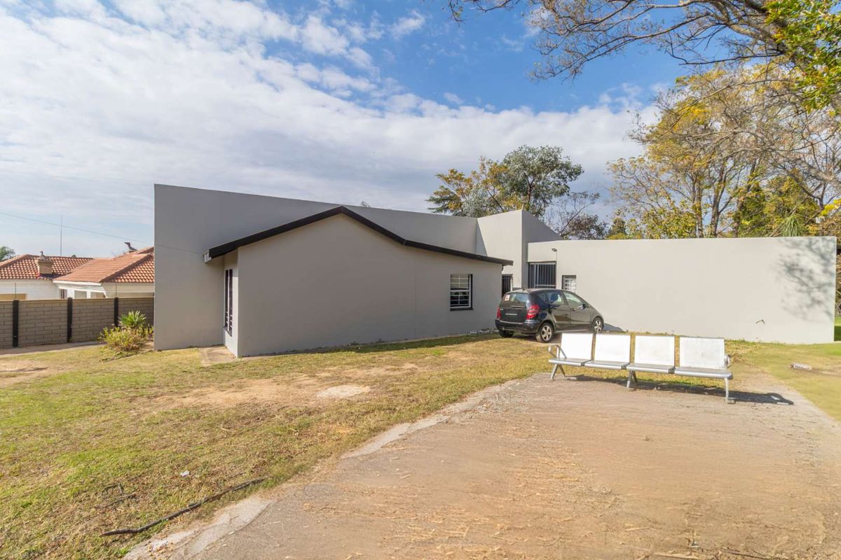 6 Bedroom House for Sale in Bloubosrand - Photo 4