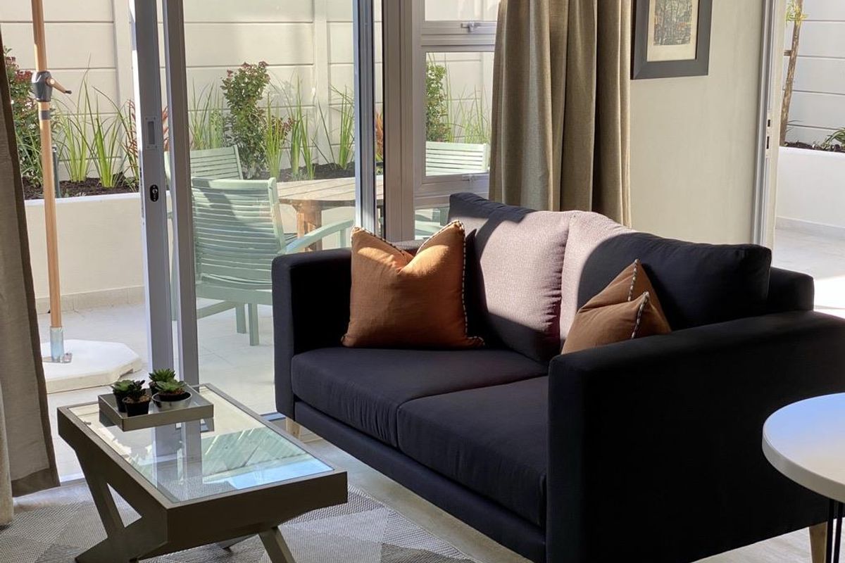 Coastal Chic Garden Apartment – 1 Road from the Beach - Photo 4