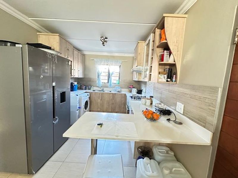 Modern 3-Bedroom Townhouse For Sale in Annlin - Photo 3