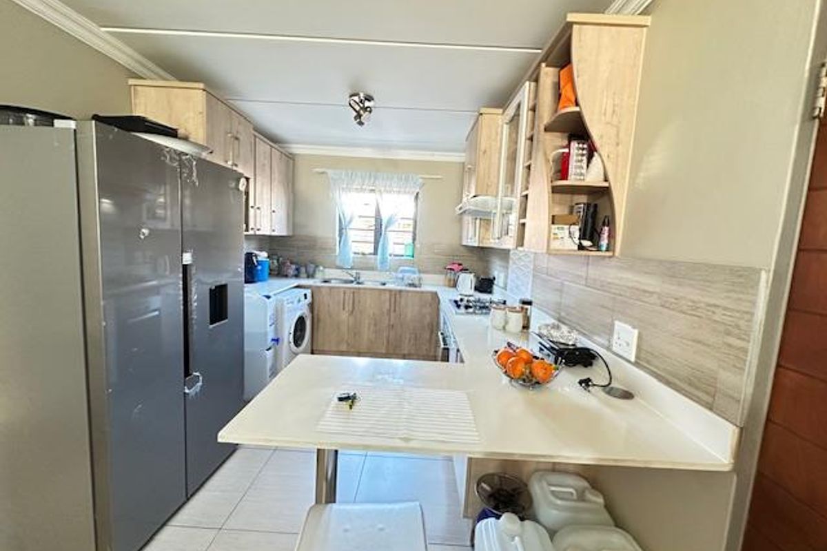 Modern 3-Bedroom Townhouse For Sale in Annlin - Photo 3