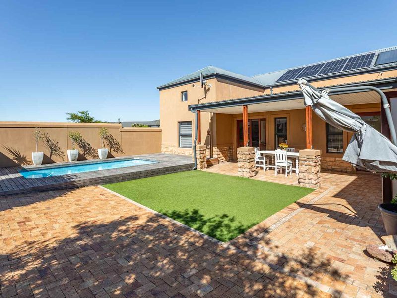 Drive, Chip, and Chill: Exclusive Cul-de-Sac Living on the Estate - Photo 4