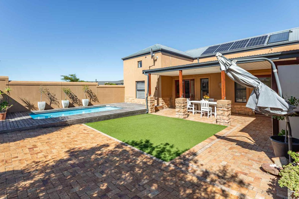 Drive, Chip, and Chill: Exclusive Cul-de-Sac Living on the Estate - Photo 4