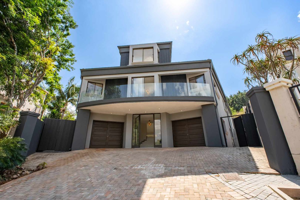 Luxury Family Home | Newly Renovated Modern Masterpiece in Prime Waterkloof Ridge - Photo 2