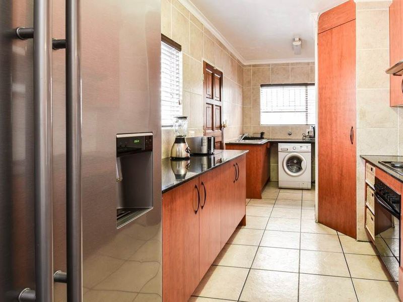 Embrace Modern Living Near Curro Wilgeheuwel! - Photo 6