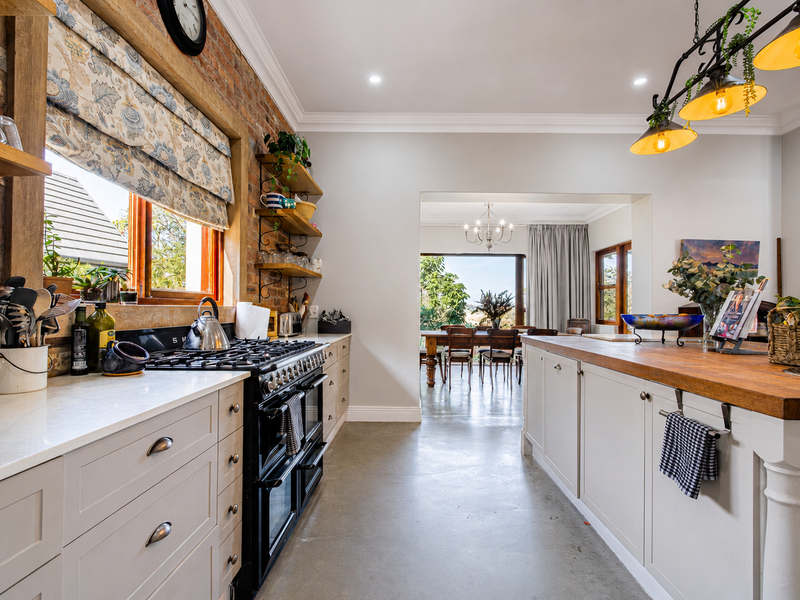 A Home of Sunlight and Heart in Hillcrest's Premier Golfing Estate - Photo 10