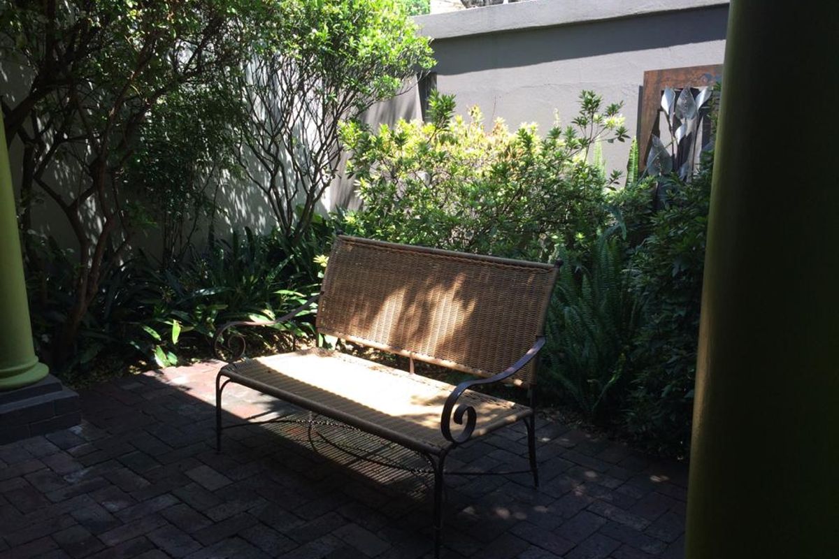 Fully Furnished Suite in Guest House - Photo 3