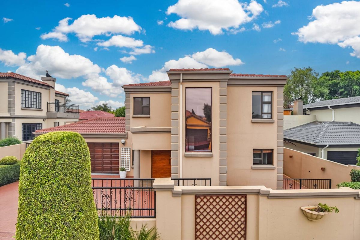 Elegant 3 Bedroom Home with Pool in Secure Willowbrook Estate - Photo 4