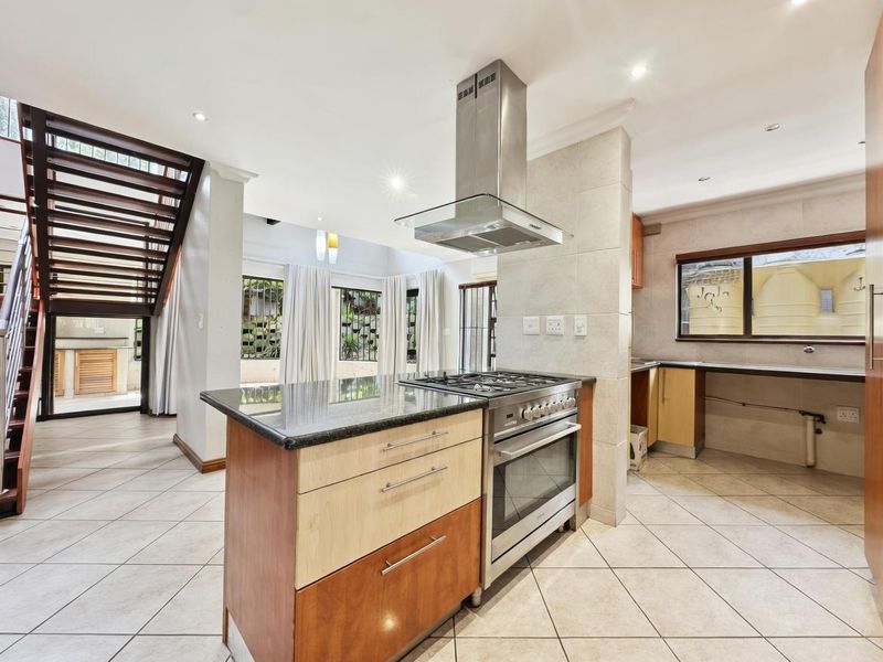 GORGEOUS 3 BEDROOM HOME FOR SALE IN THE HEART OF HYDE PARK - Photo 6