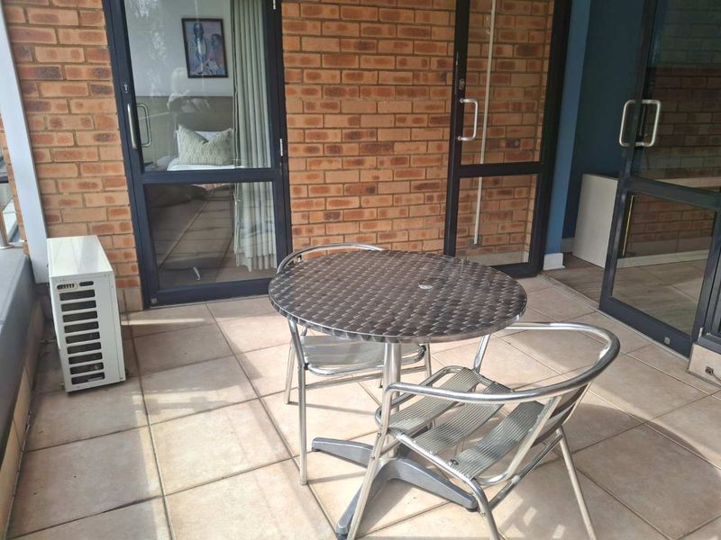A BEAUTIFULLY FURNISHED TWO BEDROOM APARTMENT - Photo 4